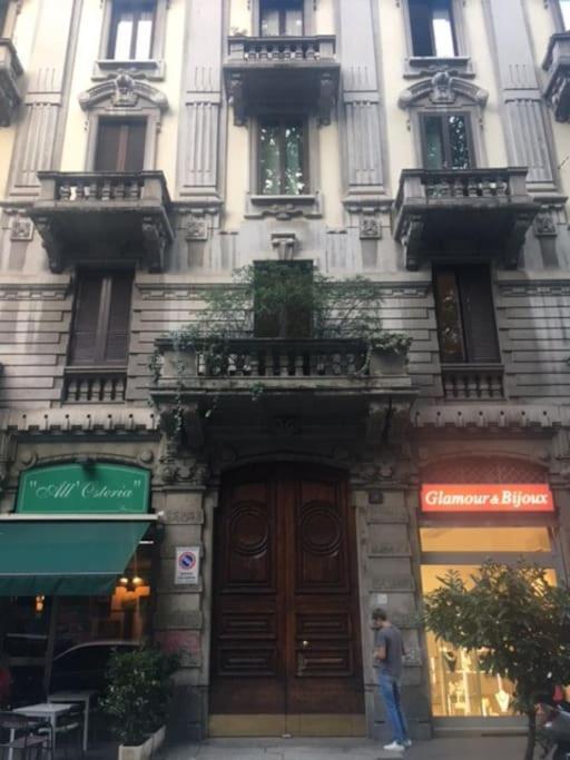 Apartment With Terrace In Central Milán Exterior foto